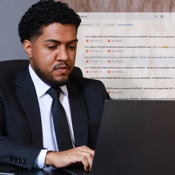 Breno Leão, advogado, fechando contratos pelo notebook